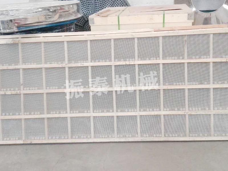 木質(zhì)篩網(wǎng)在直線振動篩篩分過程中中有什么樣的優(yōu)勢？
