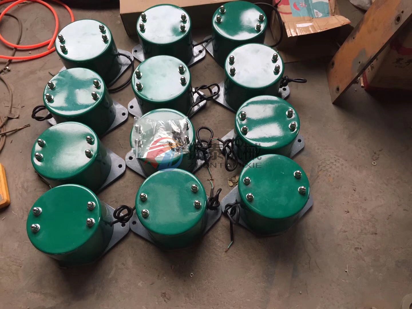 CZ100電磁震動(dòng)器